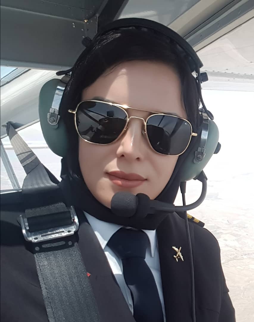 یک زن با چند کسوت؛ دندانپزشک، شاعر، حقوقدان و خلبان